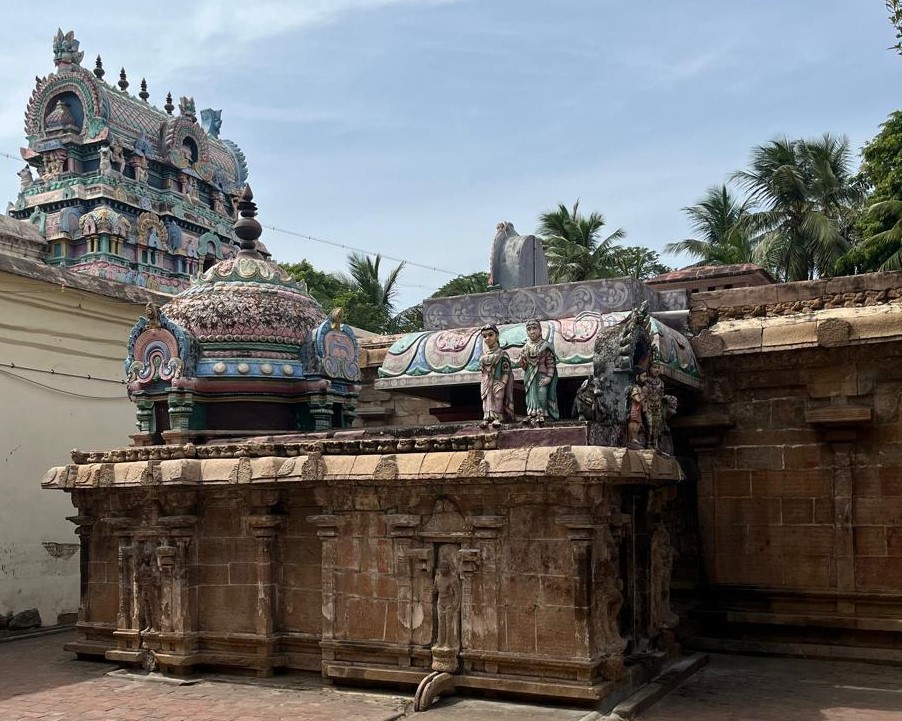 மற்றொரு தோற்றம்