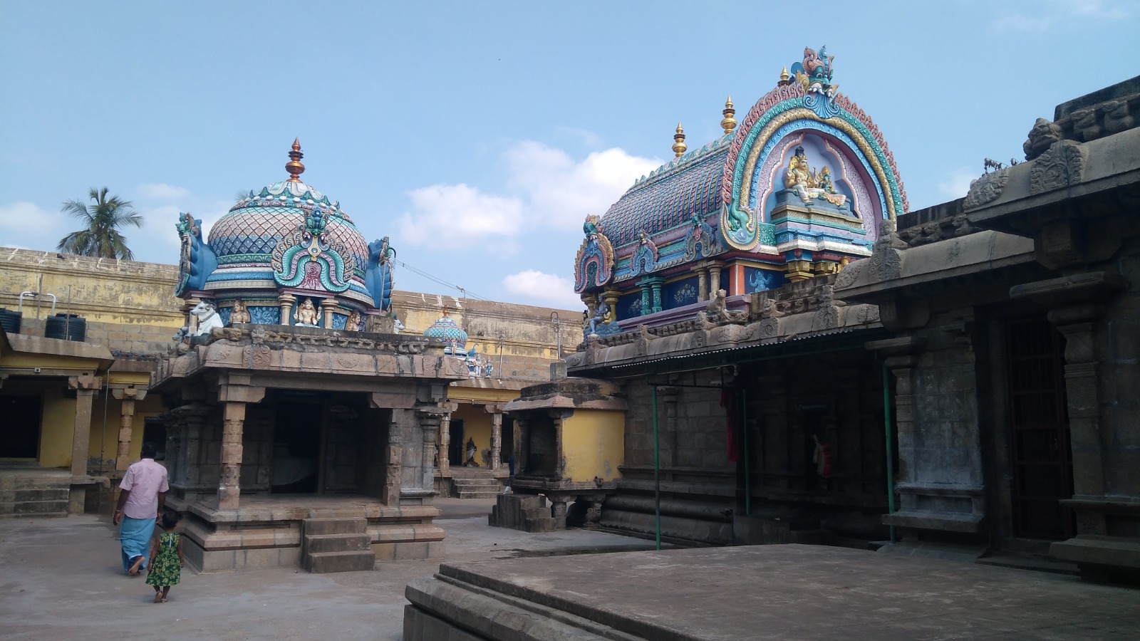 ஆலயம் உட்புறத் தோற்றம்